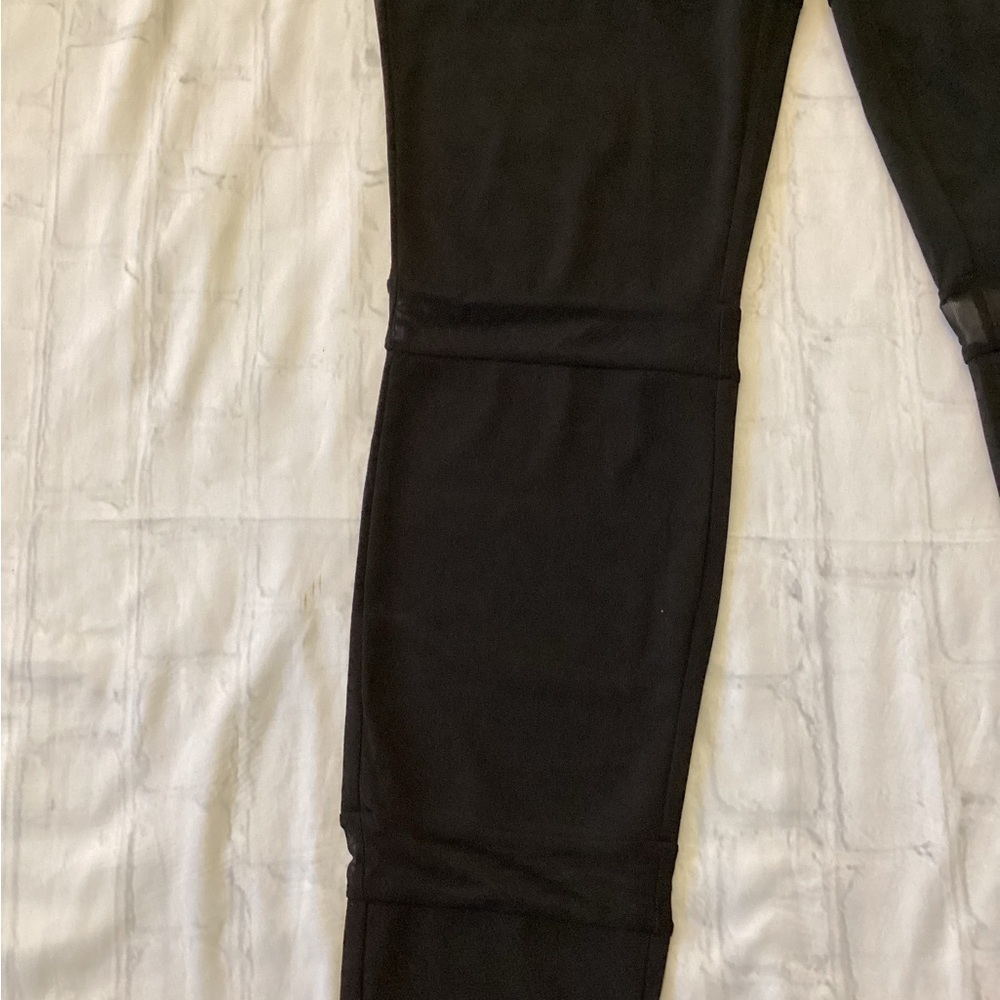 Mesh-Panel Leggings - Picture 2 of 5